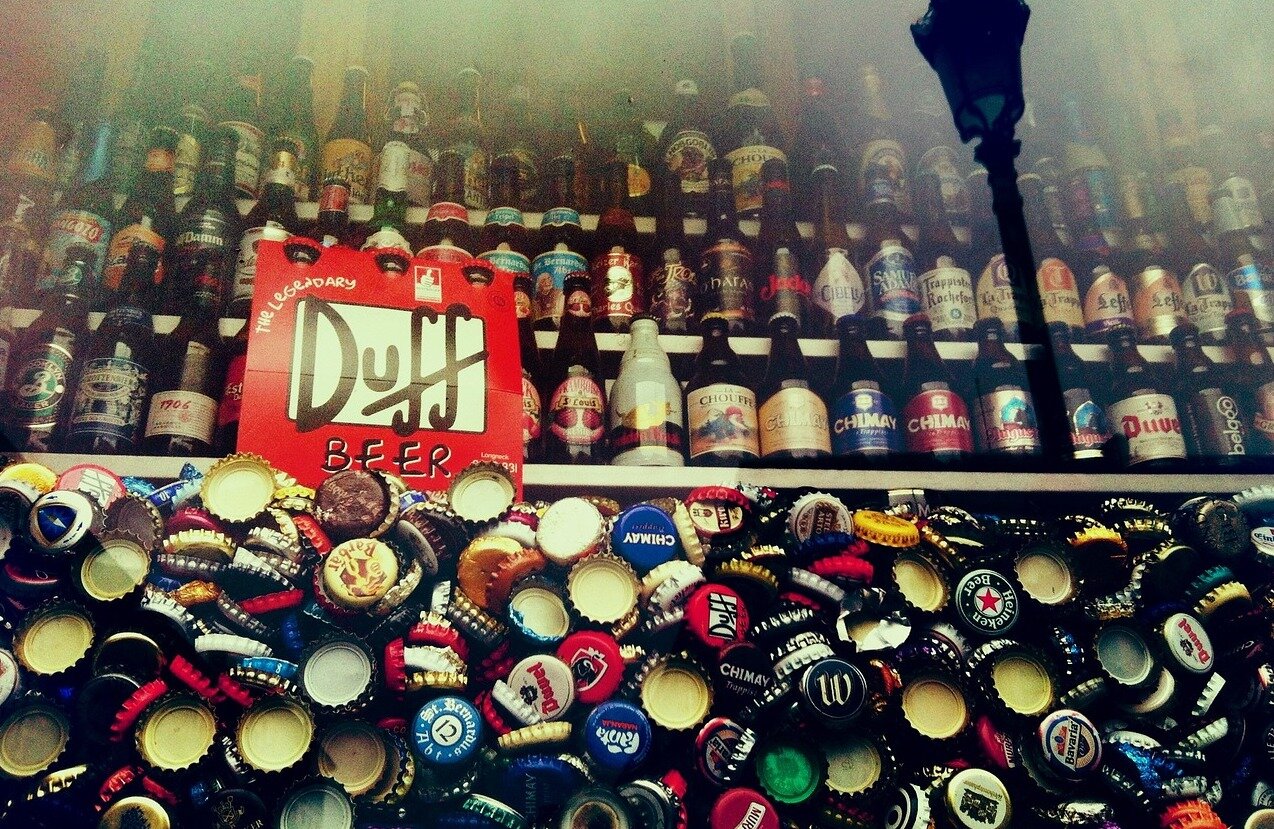 Verschillende bieren en kroonkurken