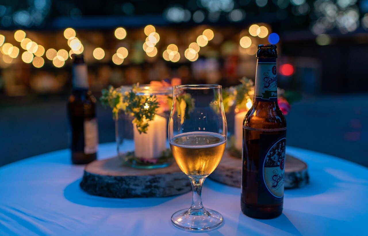 Helles Bier fles en glas